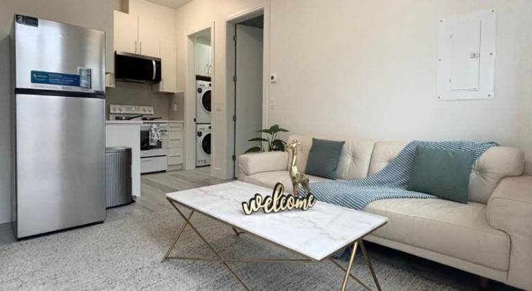 South surrey Secondary Suite with Kitchen