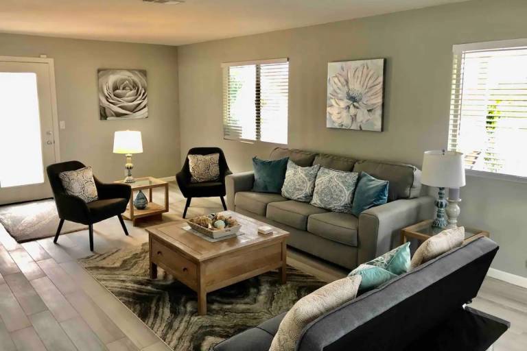 Family-oriented nice vacation home with private pool, grill & jacuzzi | City view | Pets allowed — photo 3