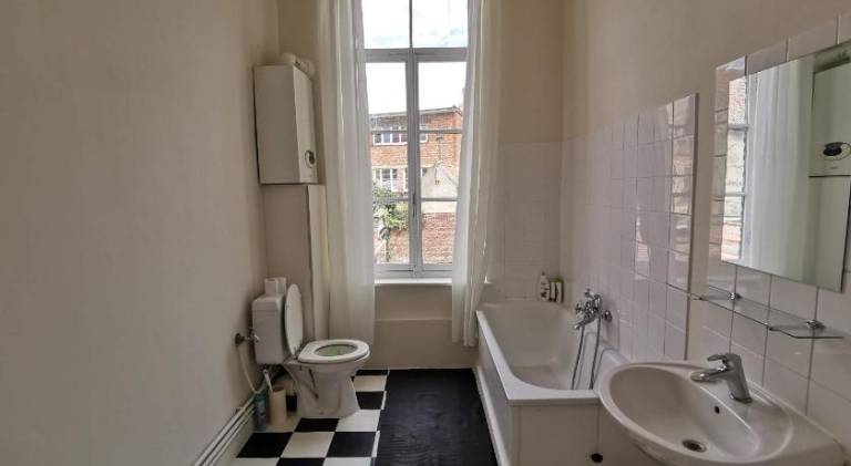 Spacious room in city centre — photo 2