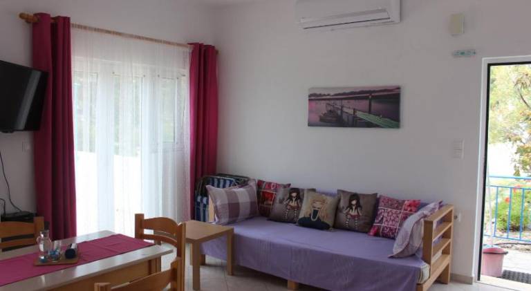 Aaron Studios Apartments — photo 2