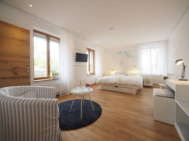 1 Schwanenzimmer 30qm 1 Schlafraum max 3 Personen
