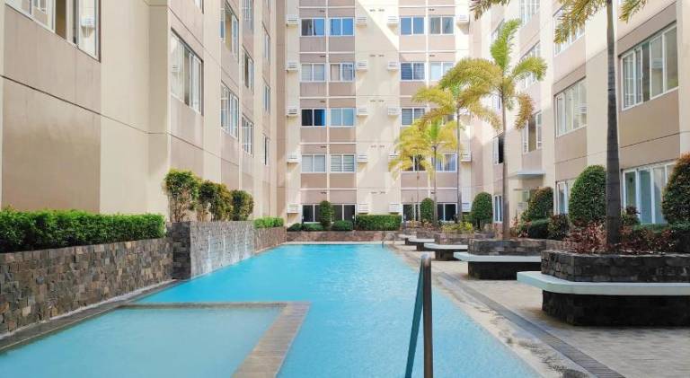 Apartment with pool — photo 2