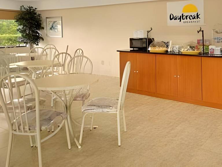 Quality Inn & Suites Orlando East UFC Area