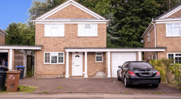 Conyngham Villa, Luxury Detached House, 6 Beds, 4BR, Large garden, Parking - Sleeps 8 in Northampton