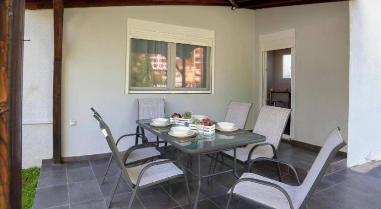 House with yard & patio | Perfect for remote work — photo 2
