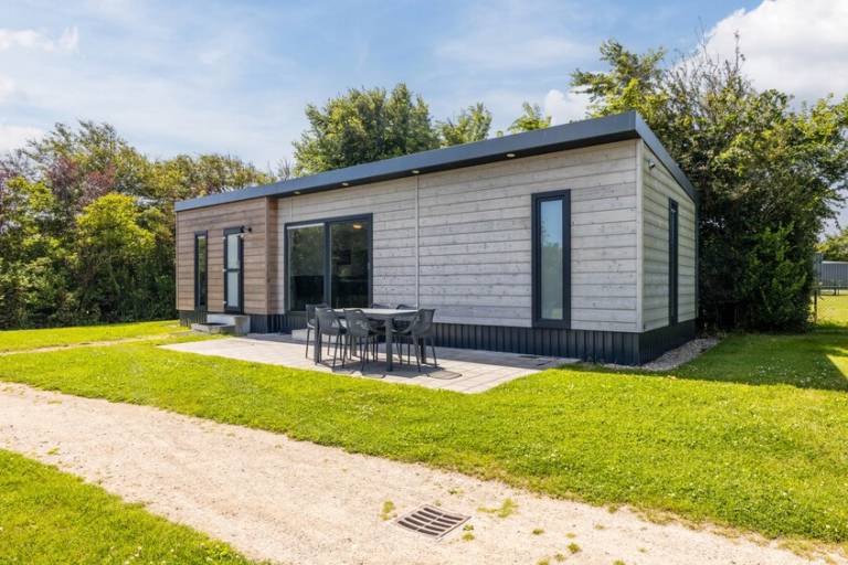 Charming chalet with garden, heated pool & patio | Next to the beach | Pet-friendly in Domburg