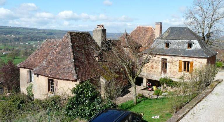 House with barbeque, terrace & garden in Figeac