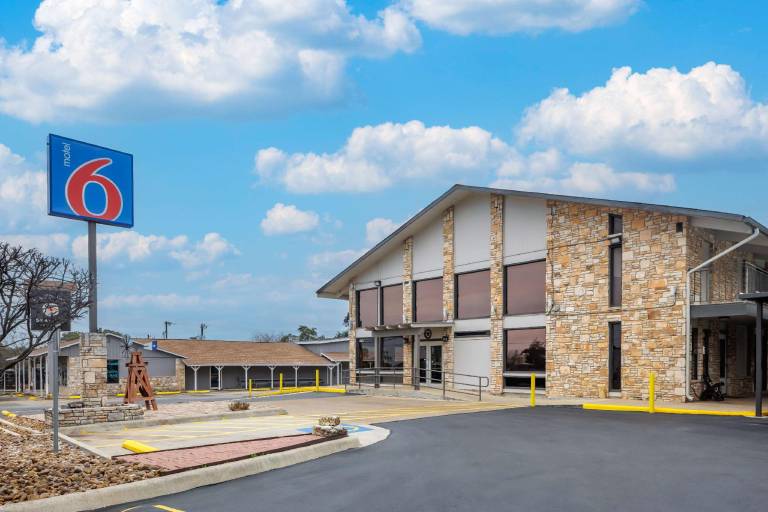 Motel 6 Boerne, TX — photo 5