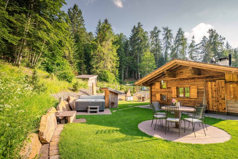 La Mendola Alm-Chalet in Trentino/South Tyrol with Mountain View, Sauna, Garden & Wi-Fi in Ruffre