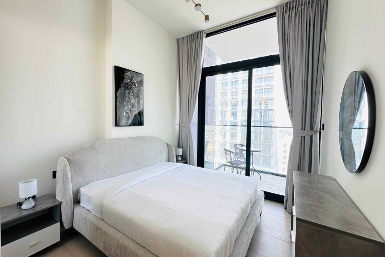 Luxurious Spacious 2 BR Apt W GymFree Parking