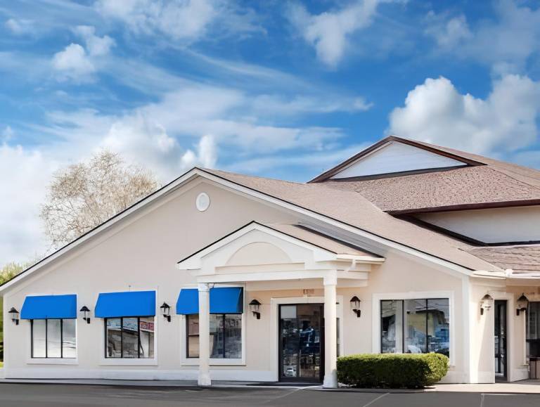 Howard Johnson by Wyndham Niagara Falls in Niagara Falls, ON