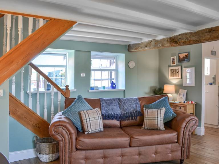 Cottage with BBQ, jacuzzi & garden | River view — photo 4