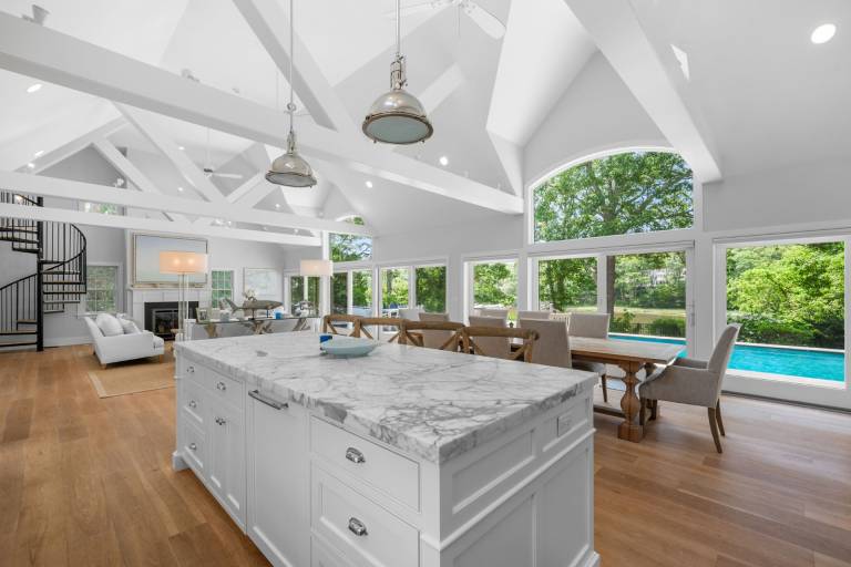 Luxury Waterfront Beach AC Heated Pool Hot Tub