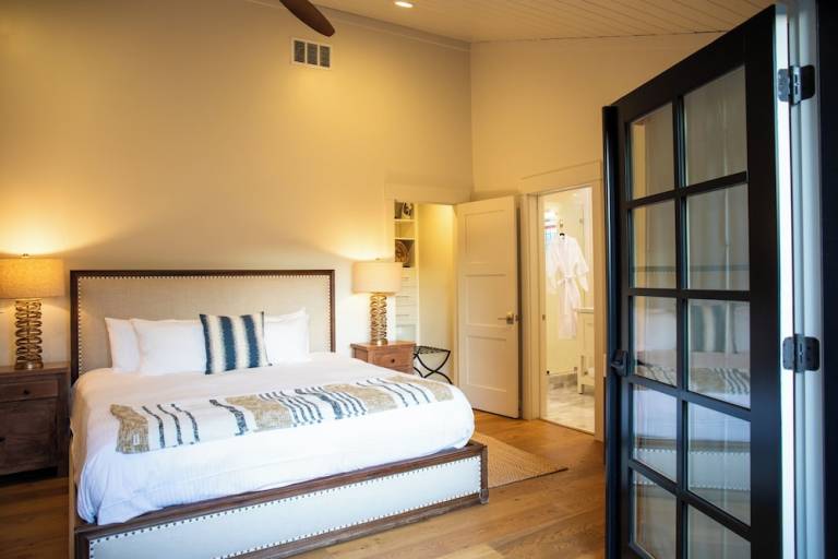 Bed and breakfast  Oakville
