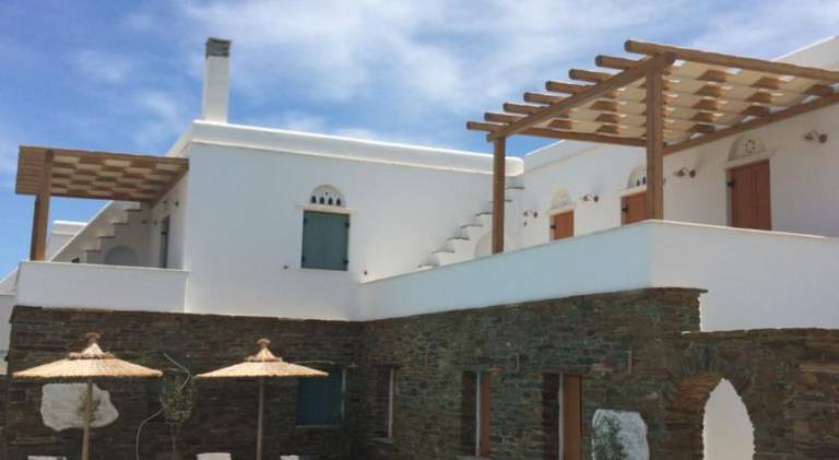 Lovely villa with patio, garden & pool | Pet-friendly — photo 4