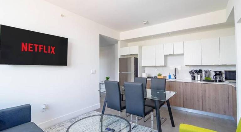 Miami City Escape 2BR Suite Near Brickell & The Beach Sleeps 6 Guests — photo 3