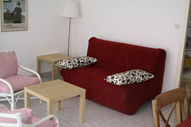 Apartment with pool & patio — photo 3