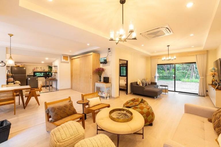 House with pool, jacuzzi & grill | Perfect for remote work — photo 3