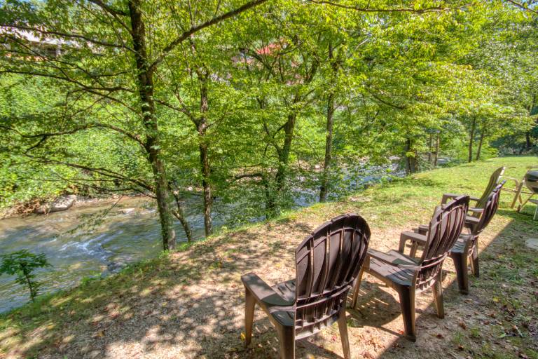 Historic Riverside Cabin in Downtown Gatlinburg — photo 4