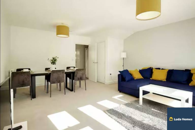 Vacation home with barbecue & garden in Reading