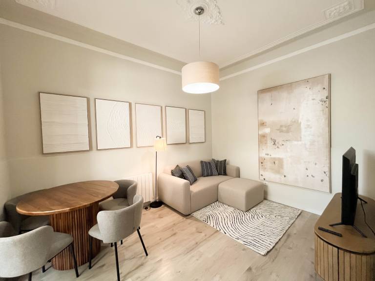 Sunny & Renovated 2 Bedroom Apartment in Penha de França — photo 2