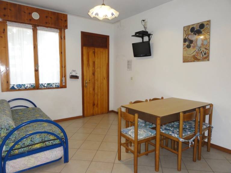 Apartment with garden & pool — photo 4