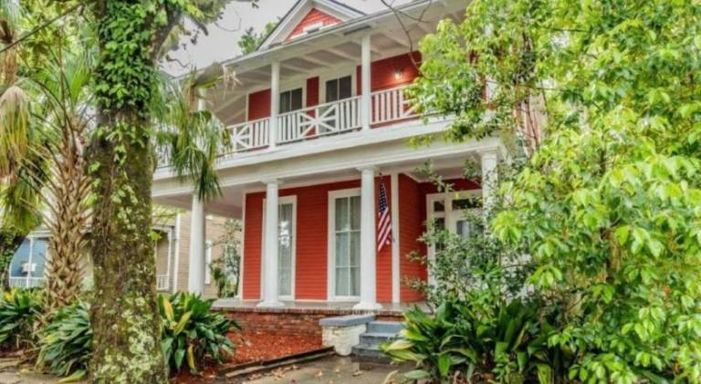 Pretty Peach Palace-Historic, Mins to Downtown in Mobile, AL