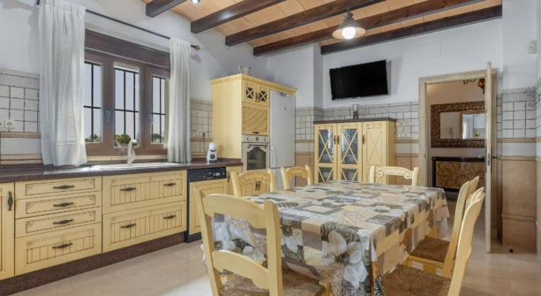 Fully equipped wonderful house with yard, patio & private pool | Suitable for remote work | Pets are welcome — photo 5