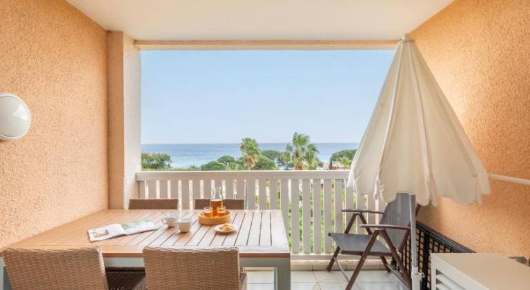 Charming holiday apartment with yard & patio | Beach nearby | Pet-friendly — photo 3