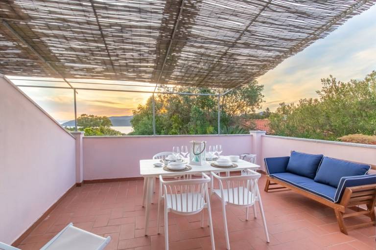 Vacation home with terrace, yard & BBQ in Capoliveri