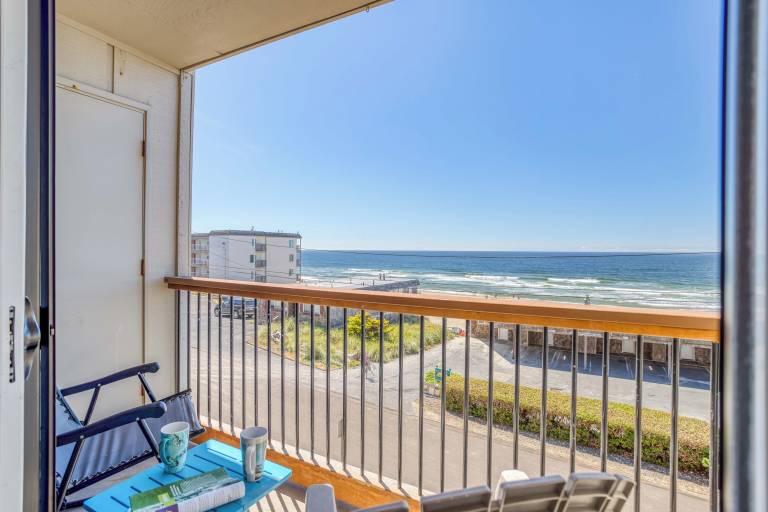 Condo  Lincoln City