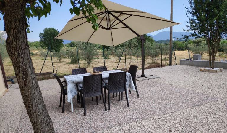 Rental apartment with garden, terrace & grill — photo 4