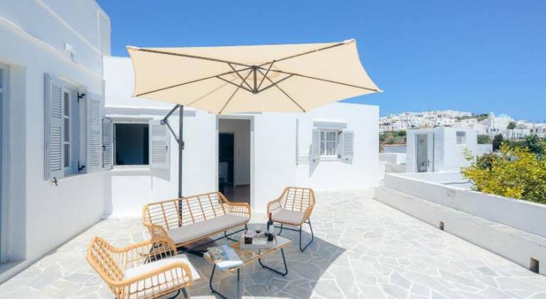 Villa with terrace in Sifnos