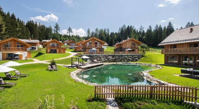 Chalet with pool, barbecue & yard in Tamsweg