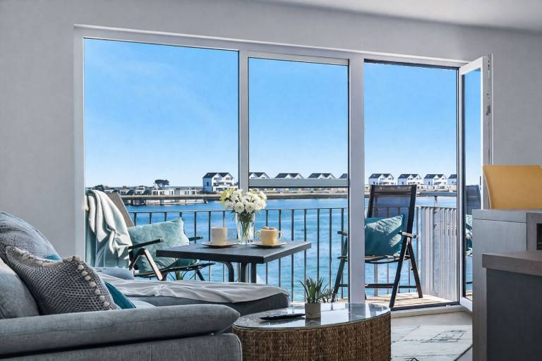 Ostsee-Ferienwohnung "Santiano Flat" in zentraler Lage, direkt am Wasser — photo 4