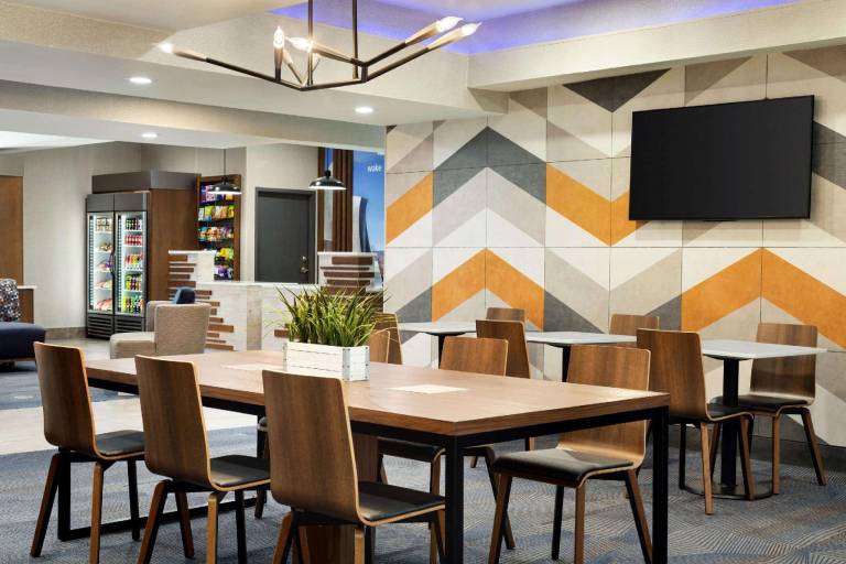 La Quinta Inn & Suites by Wyndham Salem OR — photo 3