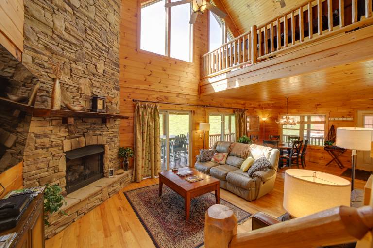 Maggie Valley Cabin w/ Private Hot Tub & Game Room — photo 3