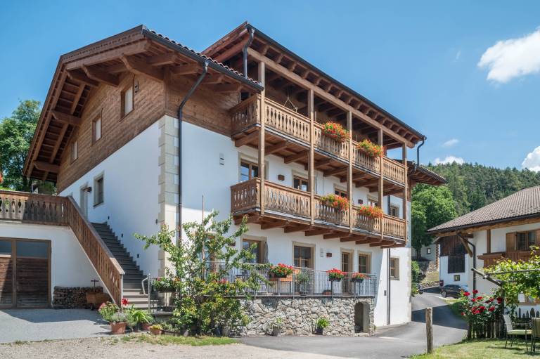 Apartment "Montis Moarhof Natur Apartments" with Mountain View, Shared Terrace & Wi-Fi in Villandro