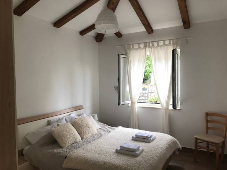Fully equipped beautiful house with yard, BBQ & patio | Close to the beach | Pet-friendly — photo 5
