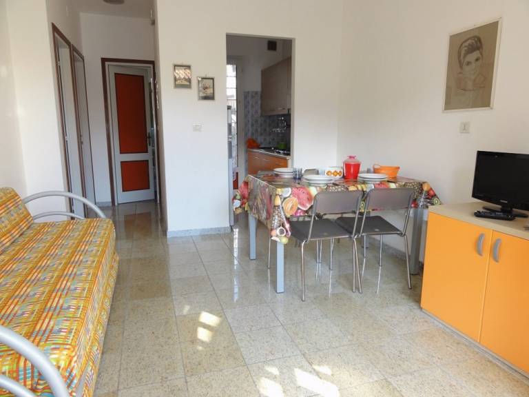 Holiday apartment with yard — photo 4