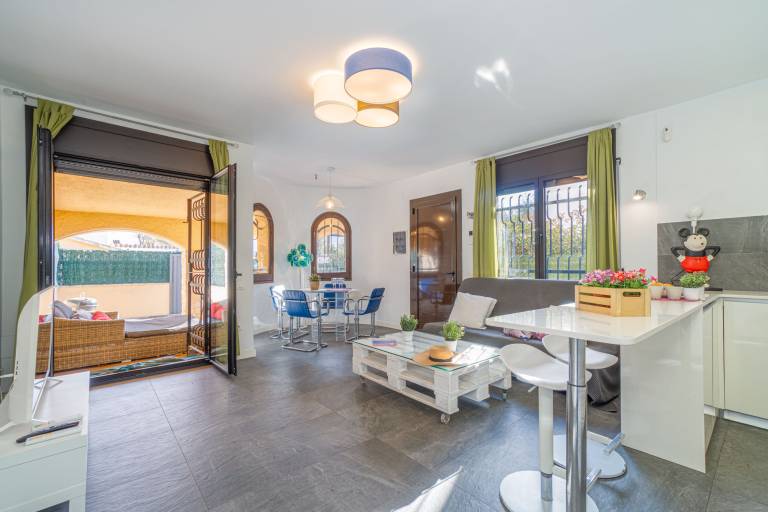 Villa with BBQ, private pool & yard | Pets allowed — photo 3