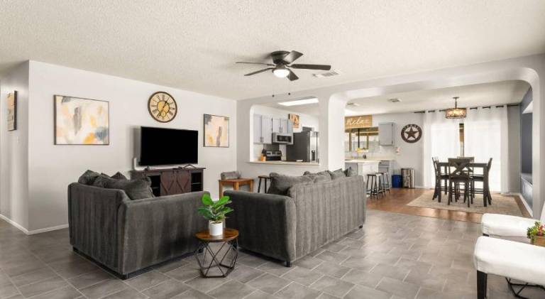 Vacation home with barbecue | Suitable for remote work in San Antonio, TX