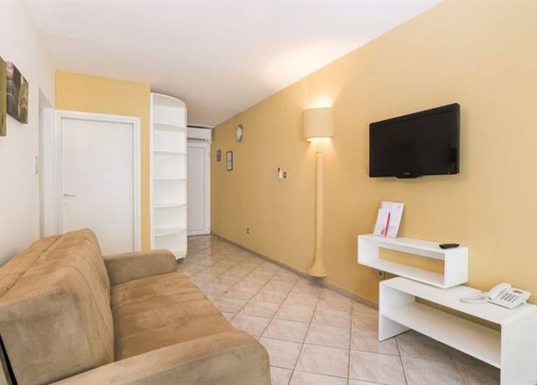 Child-friendly rental apartment with jacuzzi & pool | Close to the beach | Dogs allowed — photo 5