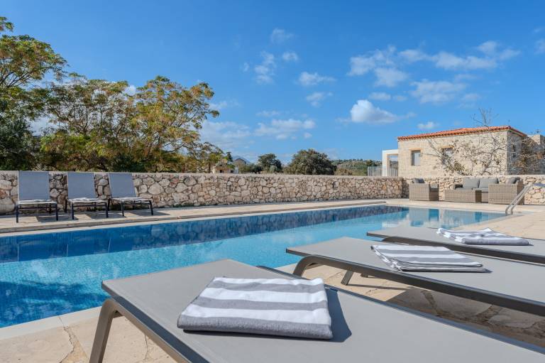 Fully equipped spacious villa with private pool, patio & barbecue | Perfect for remote work | Pets are welcome — photo 3