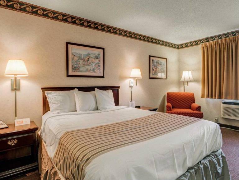 Econo Lodge Inn & Suites El Paso in El Paso, TX