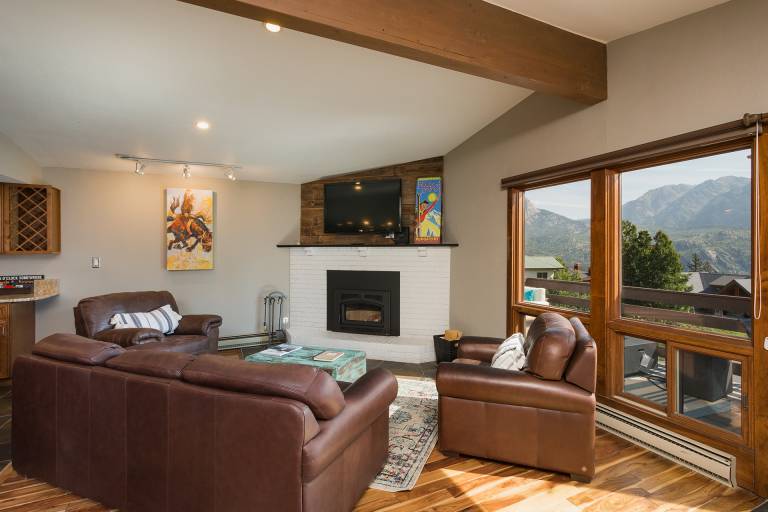 Family-friendly big house with heated pool, fast internet & jacuzzi | Mountain view | Close to the ski | Pet-friendly — photo 3