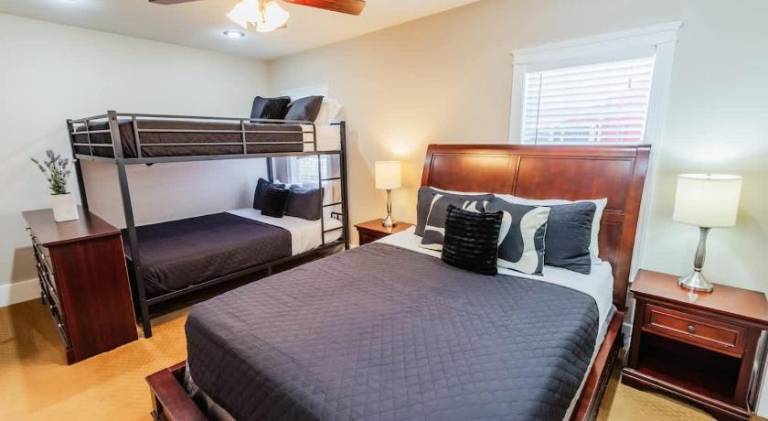 House with 4 rooms for 10 persons in Nashville, TN