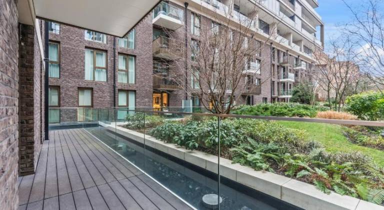 Luxury 2BR Apartment in Tower Hill with Air Condition — photo 4