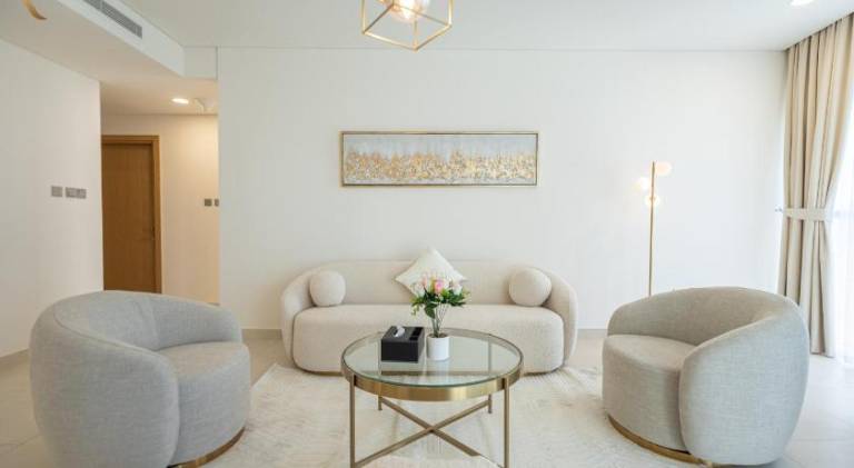 Luxury 3BR-M Oasis -Sunlit Family Retreat in Abu Dhabi