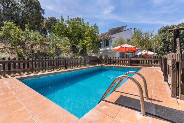 Vacation home with private pool, terrace & grill | Mountain view in Granada